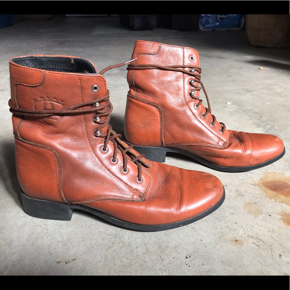 Vintage Ariat lace up boots